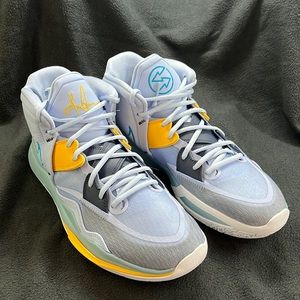 Brand new NIKE KYRIE INFINITY, light marine/laser blue Mens 13 / women’s 14.5
